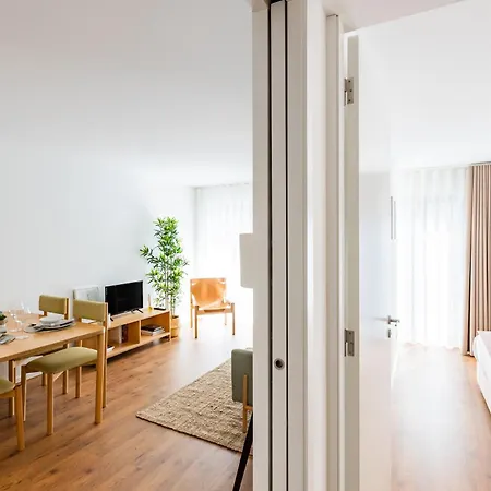 Design In Bonfim With Ac & Free Parking Порту